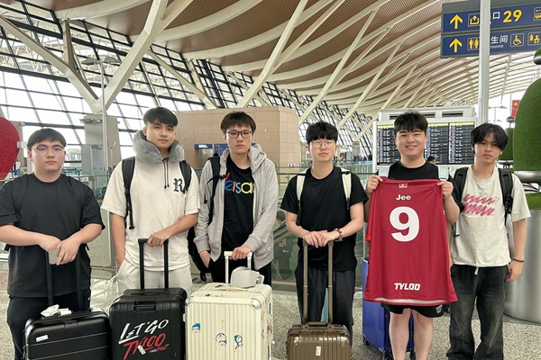 TYLOO启程奥斯汀Major！Jee晒队服笑容灿烂 首战NRG获
