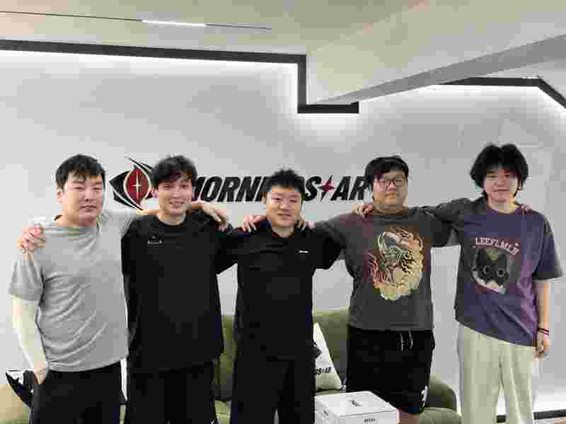 MOS合照.png