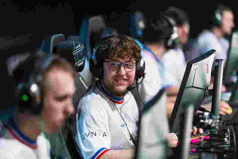 ZywOo笑看ropz.png
