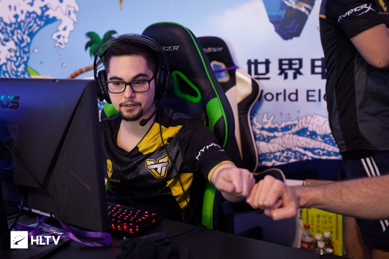 teamone签下17岁少年b4rtin作为第五人