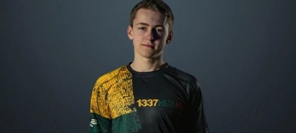 我不知道他和faze签了什么合同,我觉得如果他表现的好是有机会将短期