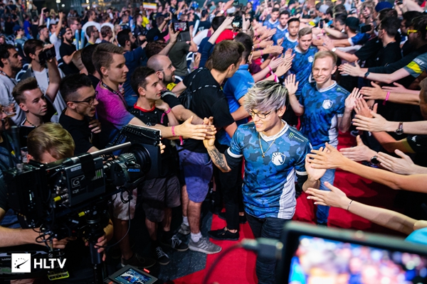 鲜衣怒马少年时 十张图回顾twistzz液体生涯