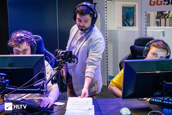 peacemaker于今年2月初被丹麦战队mad lions解约,这名32岁的巴西教练