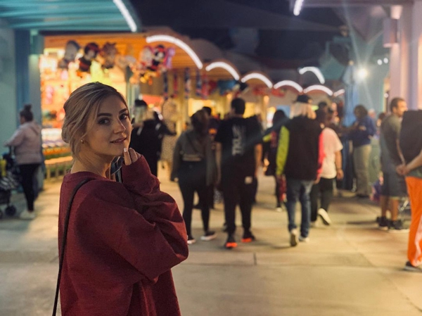 Eva Elfie:我看CSGO,最爱NaVi和s1mple_5EPlay - 5EPlay赛凡网