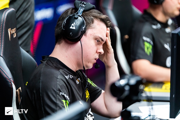 b1ad3:电子哥的指挥潜力远甚于胖球