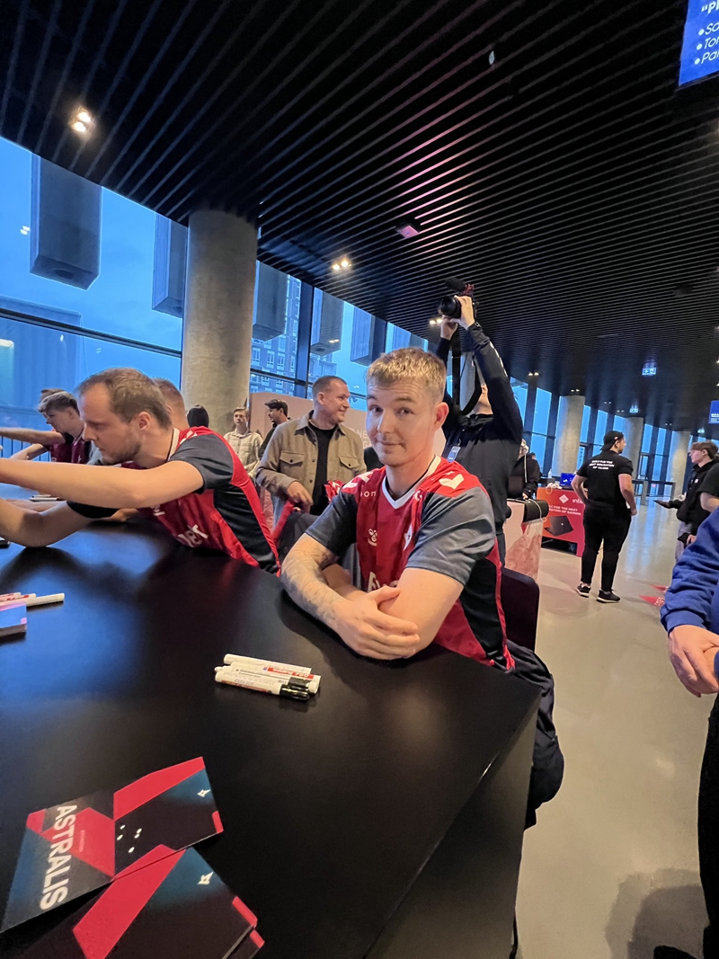 A队开展签名见面会，放出dupreeh、device合影_5EPlay - 5EPlay赛凡网