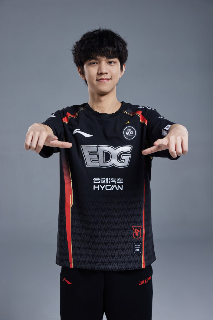 edg夏季赛选手定妆照一览:为爱而聚,e起前进