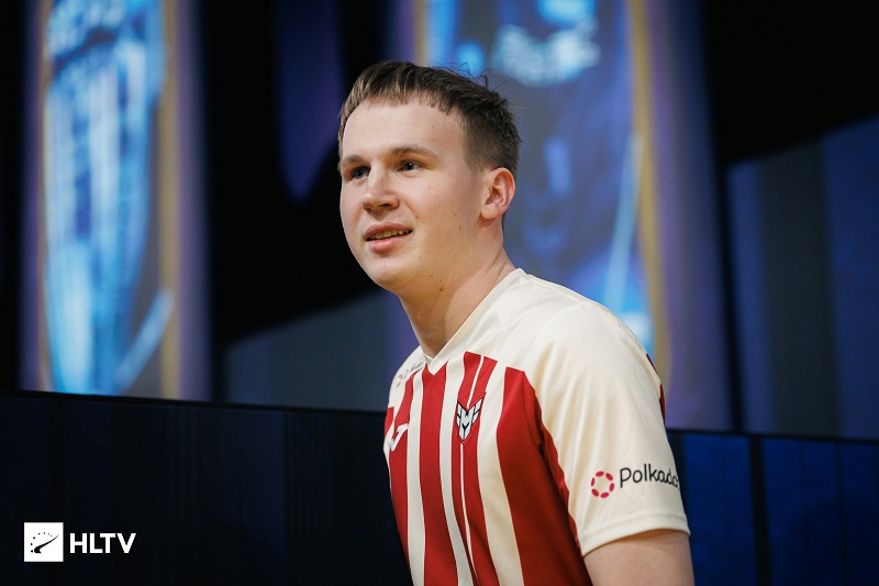 tN1R分享梦之队阵容：s1mple、donk和ZywOo三人由apEX指挥