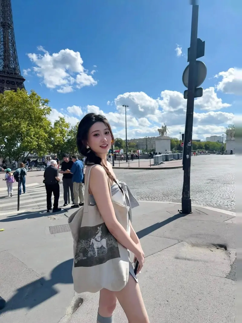 主持唯嘉晒照：Bonjour 2025 Champs