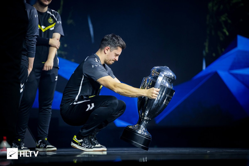 2025 HLTV年度最佳图集