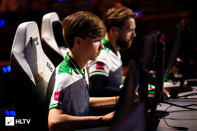 无冠封神!m0NESY成史上第二人登顶HLTV TOP5,NiKo之后再无第三人? 无冠封神!m0NESY成史上第二人登顶HLTV TOP5,NiKo之后再无第三人?