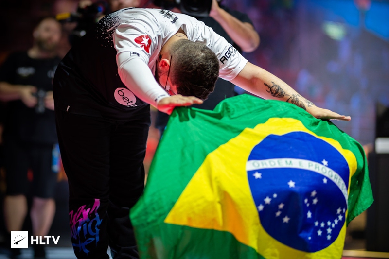 HLTV主编Striker出品：反恐精英的全球攻势