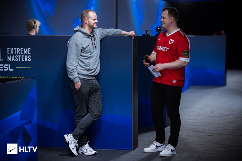 MOUZ官宣续约双核教练！sycrone领军，Xyp9x传授冠军DNA，剑指2026突破“半决赛魔咒”