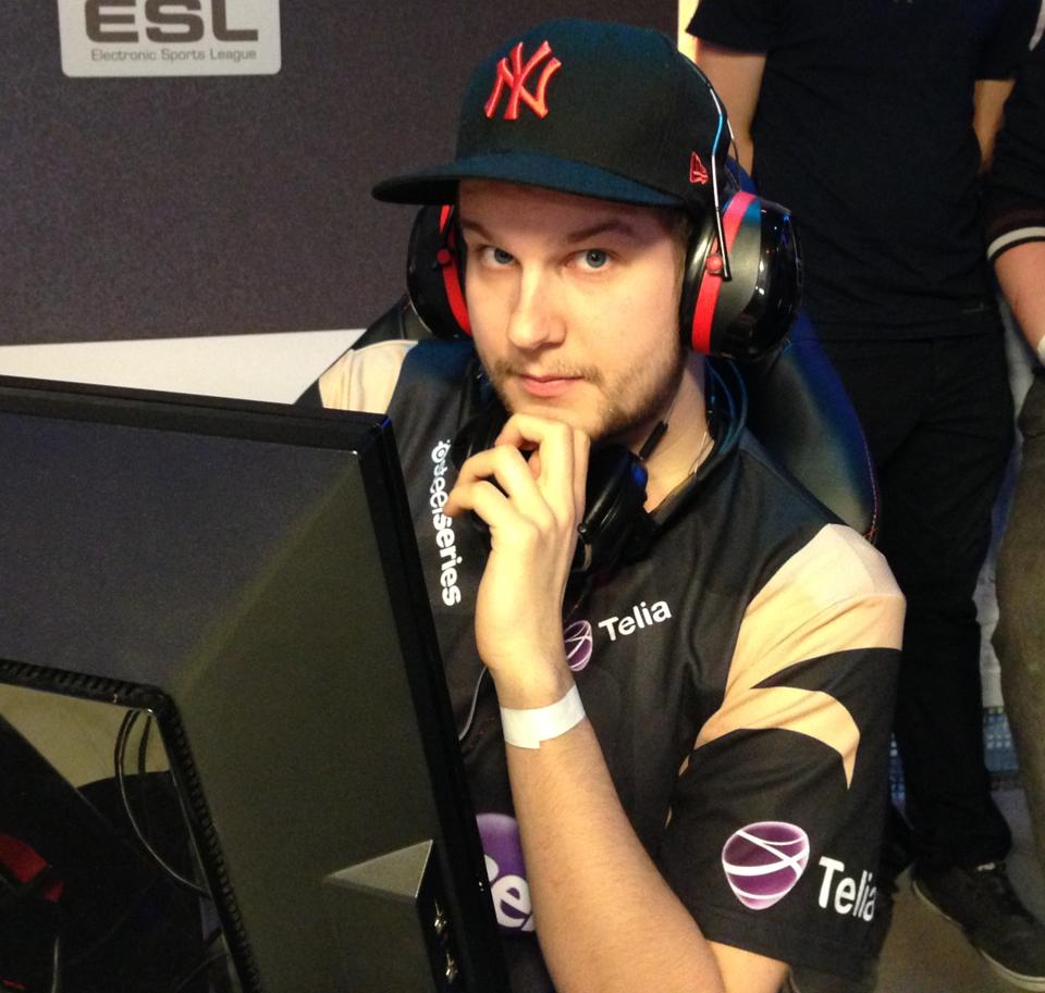 f0rest,主要因为他是我的队友,但还因为我俩做队友这么多年来我对他的