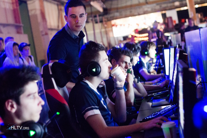 战绩不佳,titan引入教练一职