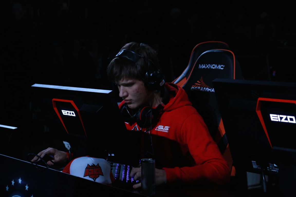 因禁赛和不良言论 s1mple遭到解雇