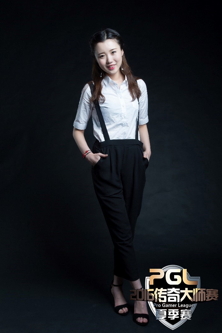兔牙奈落丶:目前国内csgo少数女解说之一,播音主持专业解说,作为csgo